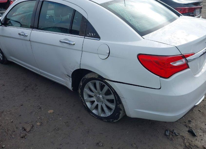 Photo 6 of 2014 Chrysler 200 LIMITED (VIN 1C3CCBCG5EN159393)