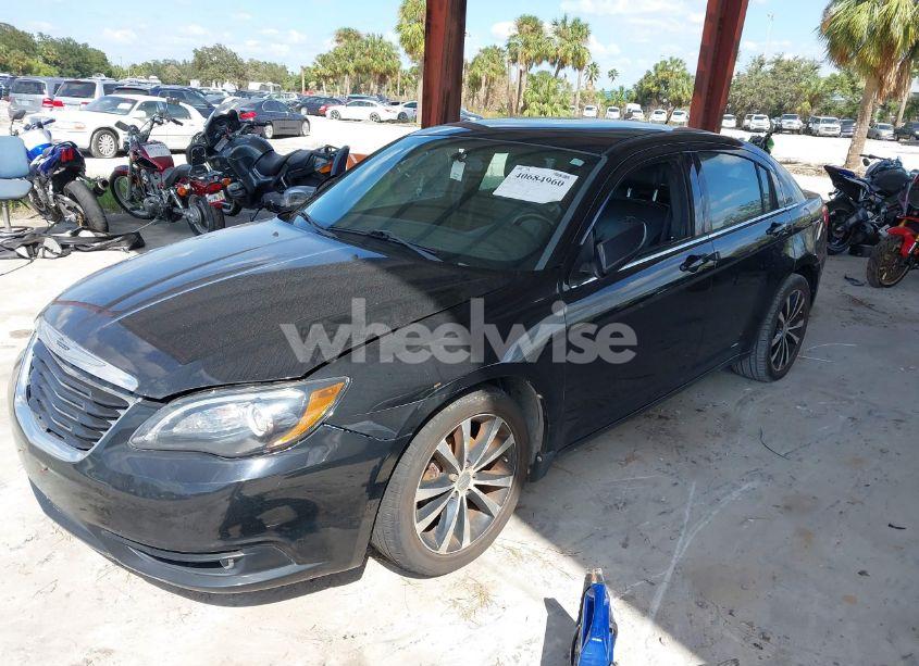 Photo 2 of 2013 Chrysler 200 LIMITED (VIN 1C3CCBCG6DN504378)