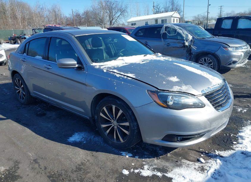 2013 Chrysler 200 LIMITED (VIN 1C3CCBCG6DN524579) main photo