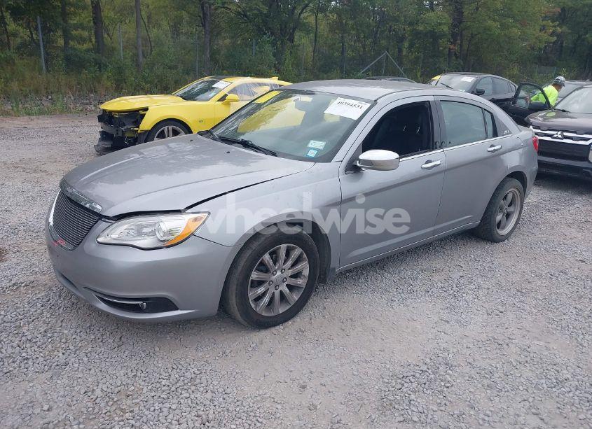 Photo 2 of 2013 Chrysler 200 LIMITED (VIN 1C3CCBCG6DN571501)