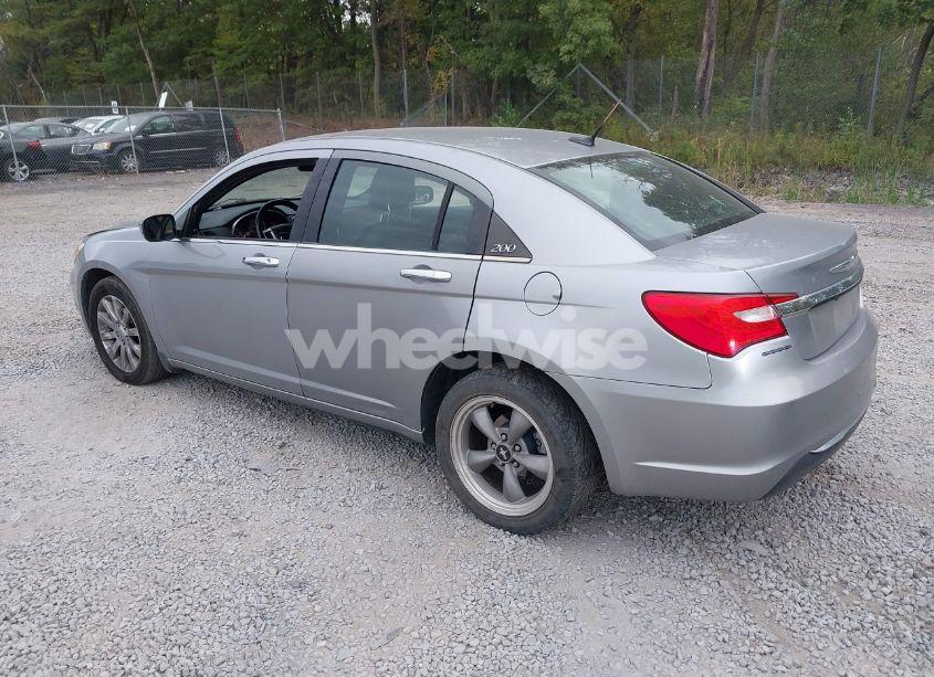 Photo 3 of 2013 Chrysler 200 LIMITED (VIN 1C3CCBCG6DN571501)