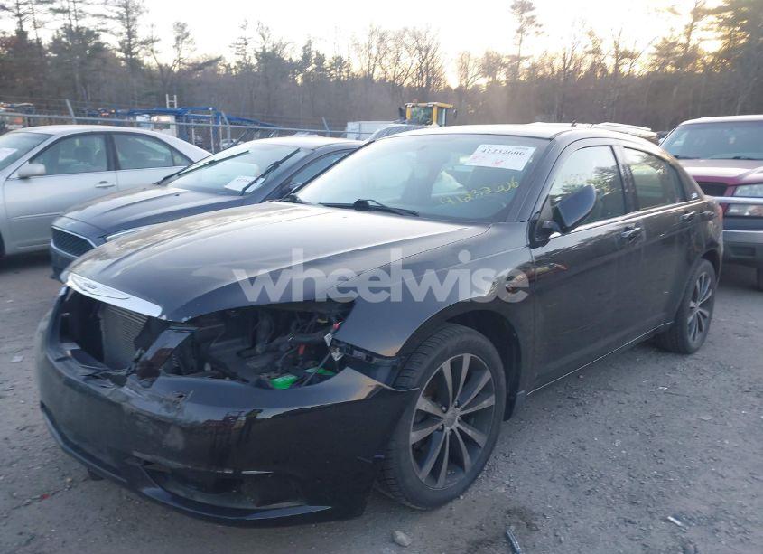 Photo 2 of 2013 Chrysler 200 LIMITED (VIN 1C3CCBCG6DN683358)