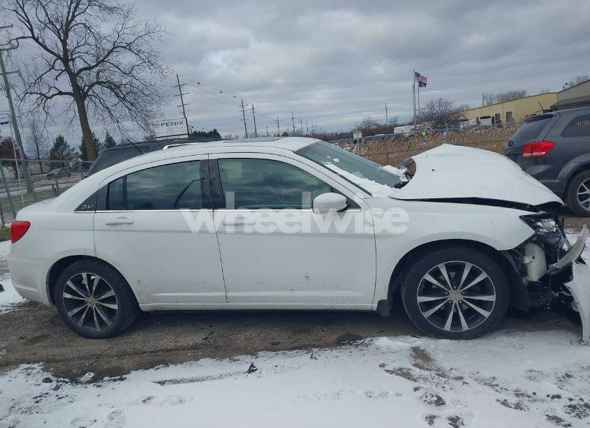 Photo 12 of 2013 Chrysler 200 LIMITED (VIN 1C3CCBCG6DN718139)
