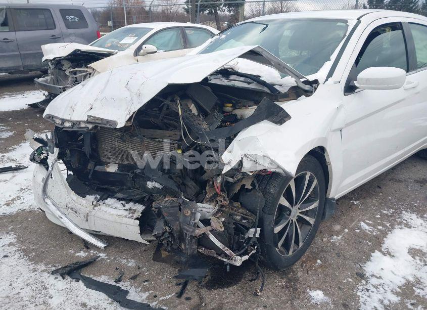 Photo 6 of 2013 Chrysler 200 LIMITED (VIN 1C3CCBCG6DN718139)