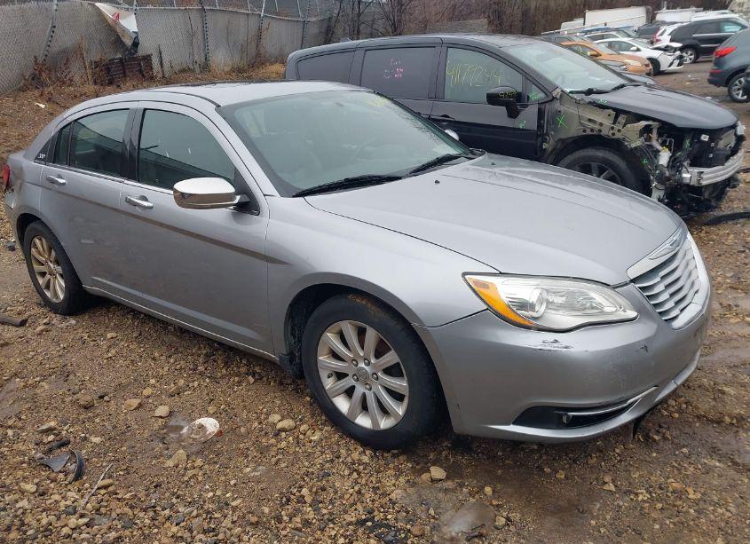 2014 Chrysler 200 LIMITED (VIN 1C3CCBCG6EN152761) main photo