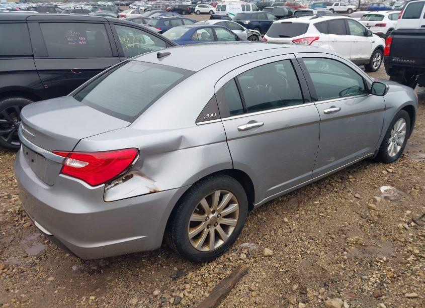 Photo 4 of 2014 Chrysler 200 LIMITED (VIN 1C3CCBCG6EN152761)