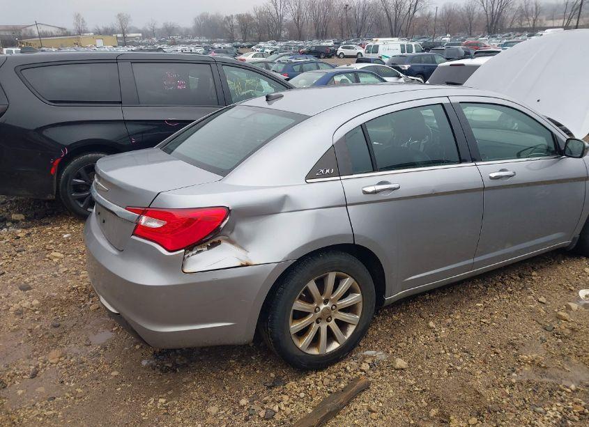 Photo 6 of 2014 Chrysler 200 LIMITED (VIN 1C3CCBCG6EN152761)