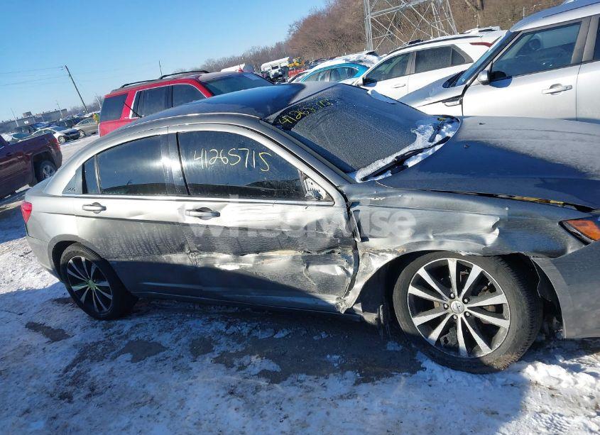 Photo 13 of 2013 Chrysler 200 LIMITED (VIN 1C3CCBCG7DN574357)