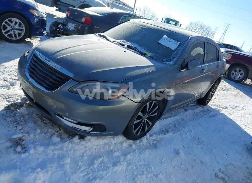 Photo 2 of 2013 Chrysler 200 LIMITED (VIN 1C3CCBCG7DN574357)