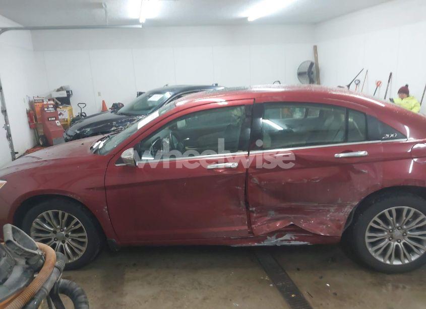 Photo 14 of 2013 Chrysler 200 LIMITED (VIN 1C3CCBCG7DN580563)