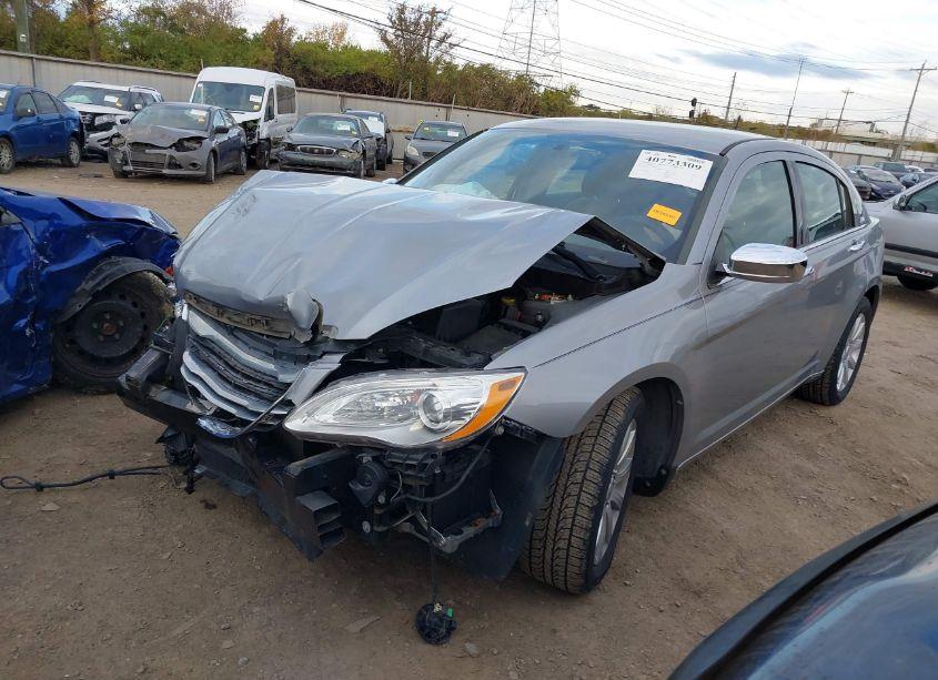 Photo 2 of 2013 Chrysler 200 LIMITED (VIN 1C3CCBCG7DN602285)