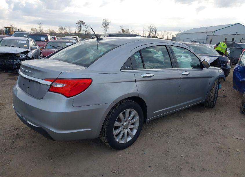 Photo 4 of 2013 Chrysler 200 LIMITED (VIN 1C3CCBCG7DN602285)