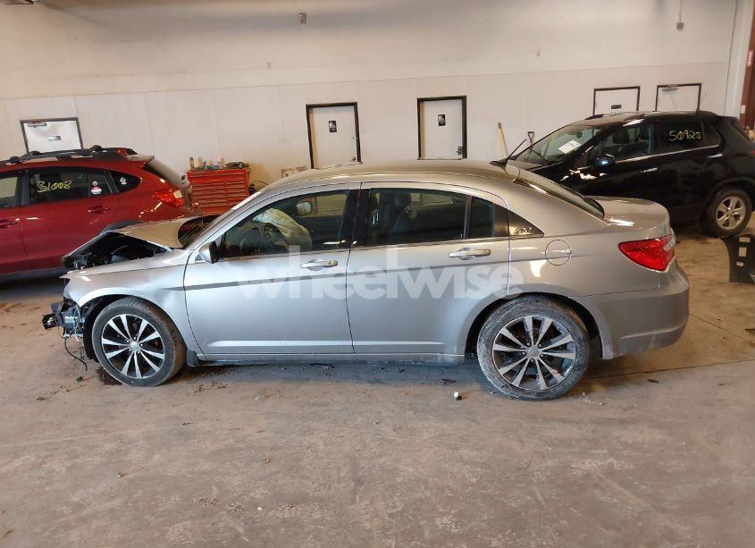 Photo 14 of 2013 Chrysler 200 LIMITED (VIN 1C3CCBCG7DN649882)