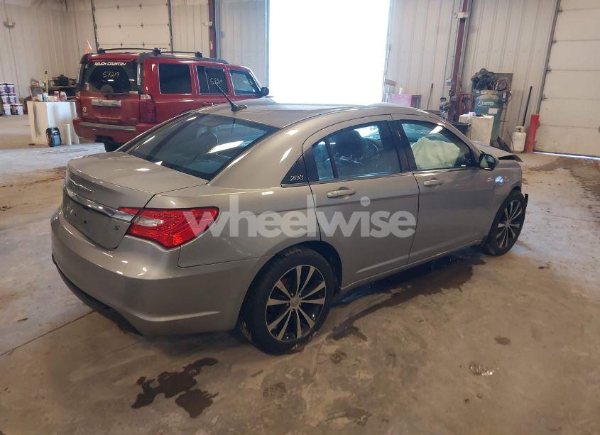 Photo 4 of 2013 Chrysler 200 LIMITED (VIN 1C3CCBCG7DN649882)