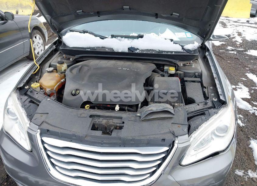 Photo 10 of 2013 Chrysler 200 LIMITED (VIN 1C3CCBCG7DN654886)