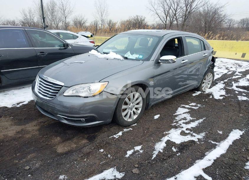 Photo 2 of 2013 Chrysler 200 LIMITED (VIN 1C3CCBCG7DN654886)