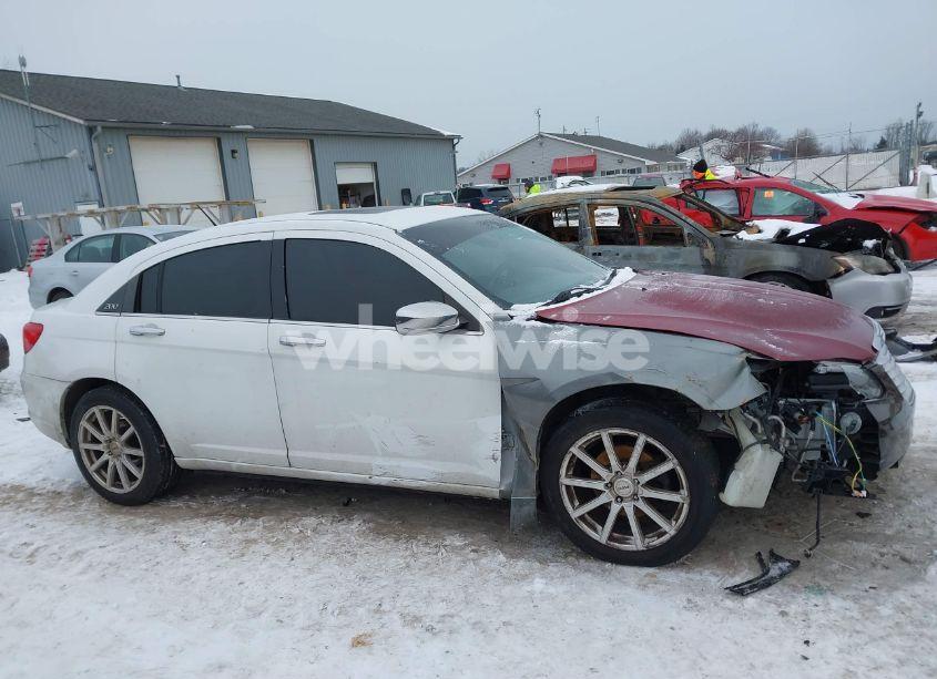 Photo 13 of 2012 Chrysler 200 LIMITED (VIN 1C3CCBCG8CN302737)