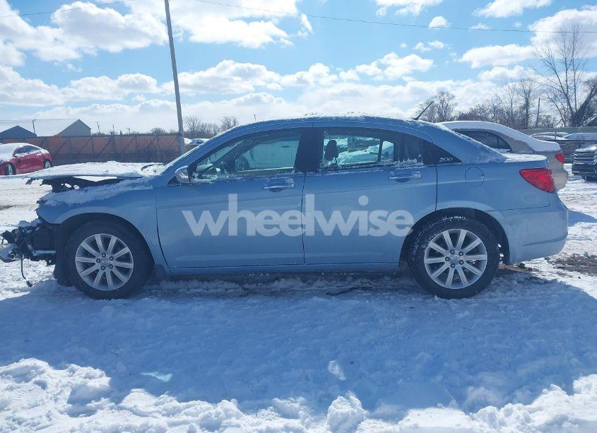 Photo 14 of 2013 Chrysler 200 LIMITED (VIN 1C3CCBCG8DN526009)