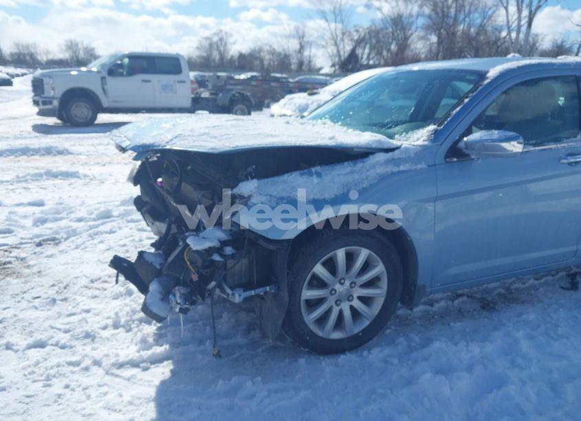 Photo 6 of 2013 Chrysler 200 LIMITED (VIN 1C3CCBCG8DN526009)