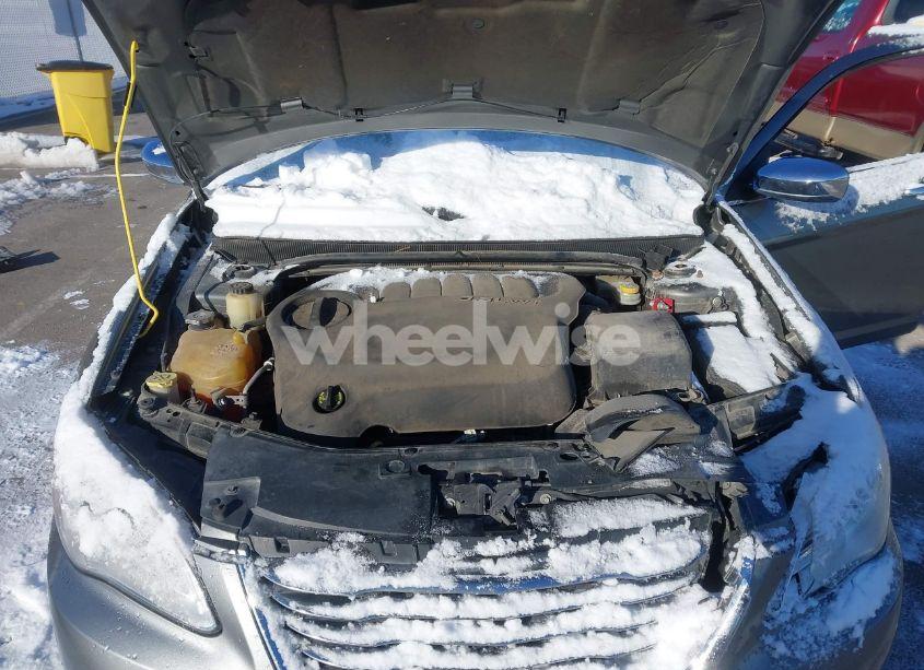 Photo 10 of 2013 Chrysler 200 LIMITED (VIN 1C3CCBCG8DN583388)