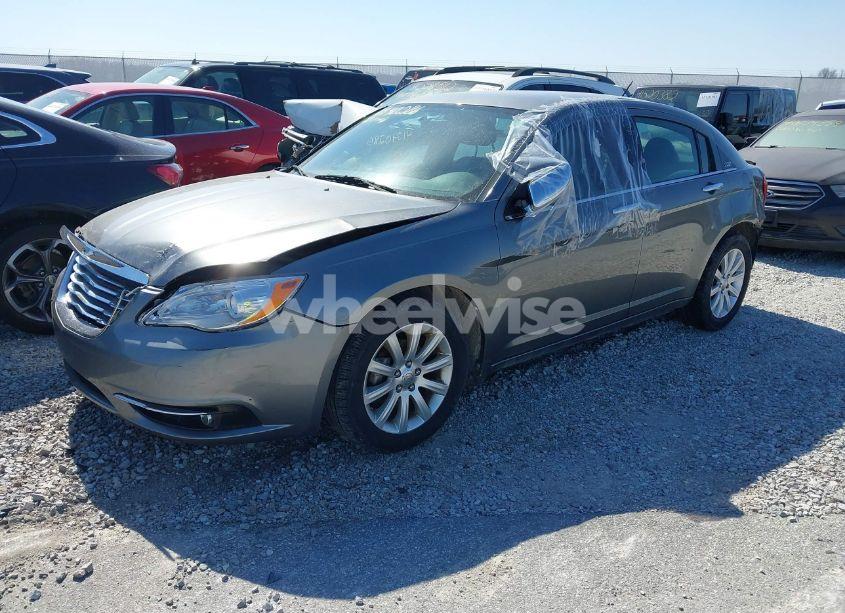 Photo 2 of 2013 Chrysler 200 LIMITED (VIN 1C3CCBCG8DN583388)