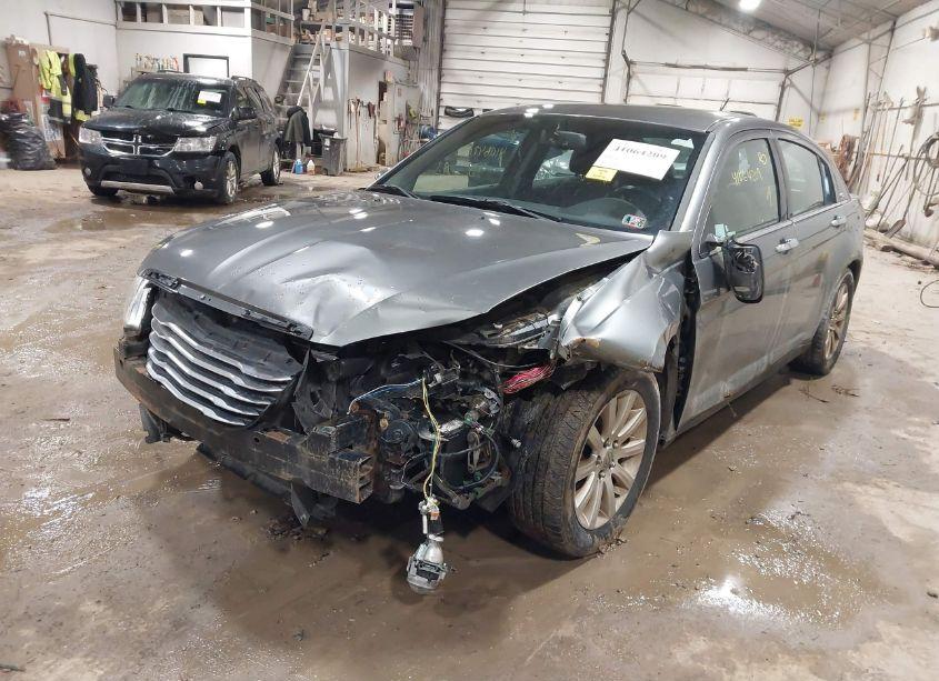 Photo 2 of 2013 Chrysler 200 LIMITED (VIN 1C3CCBCG8DN586727)