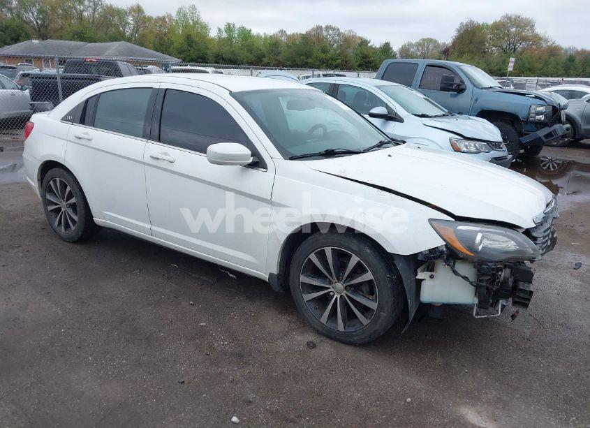 2013 Chrysler 200 LIMITED (VIN 1C3CCBCG8DN622741) main photo