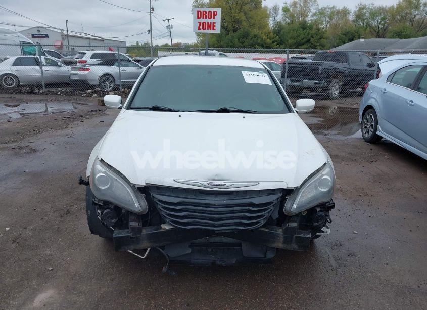 Photo 12 of 2013 Chrysler 200 LIMITED (VIN 1C3CCBCG8DN622741)