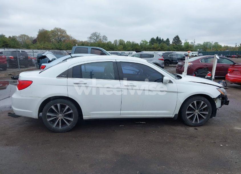 Photo 13 of 2013 Chrysler 200 LIMITED (VIN 1C3CCBCG8DN622741)