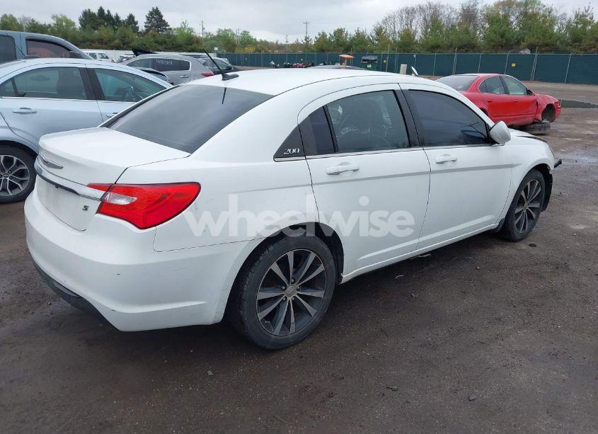 Photo 4 of 2013 Chrysler 200 LIMITED (VIN 1C3CCBCG8DN622741)