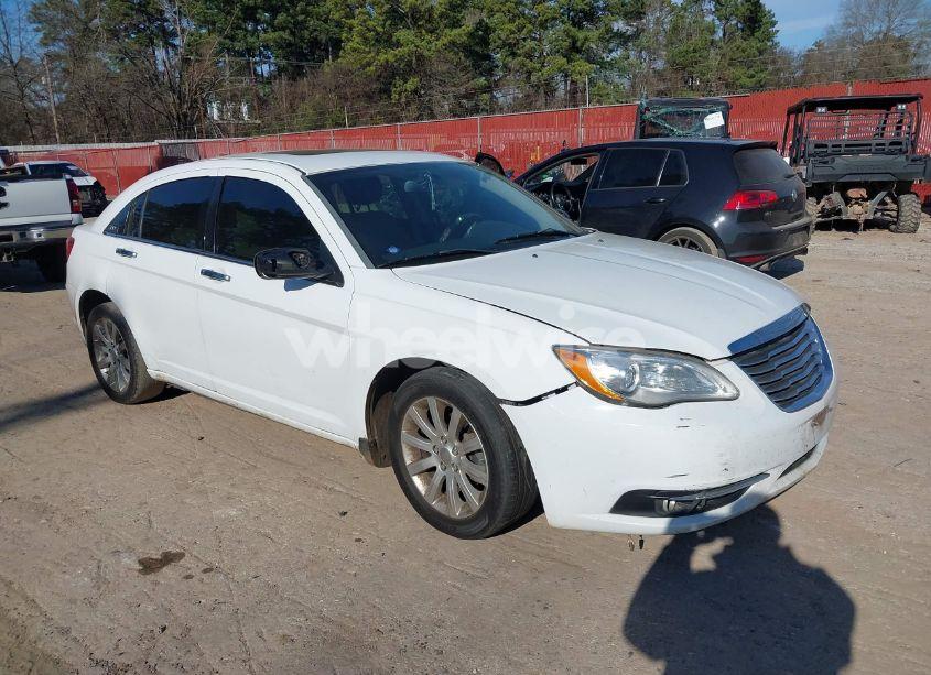 2014 Chrysler 200 LIMITED (VIN 1C3CCBCG8EN193232) main photo