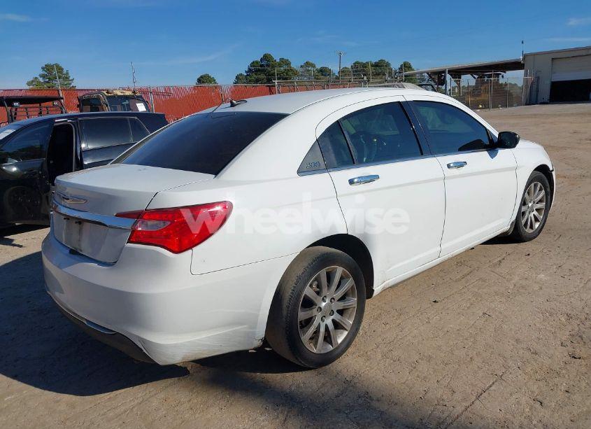 Photo 4 of 2014 Chrysler 200 LIMITED (VIN 1C3CCBCG8EN193232)