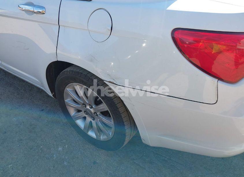 Photo 6 of 2014 Chrysler 200 LIMITED (VIN 1C3CCBCG8EN193232)