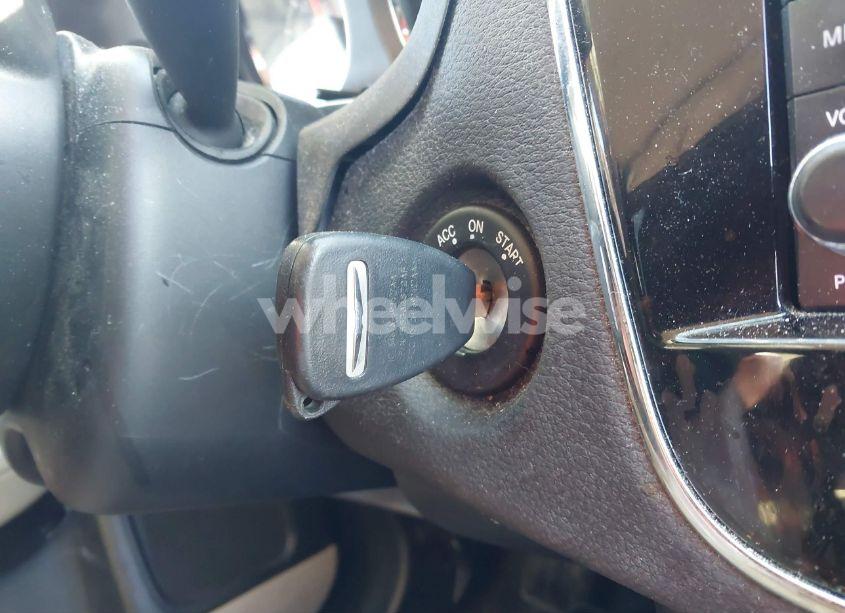 Photo 11 of 2012 Chrysler 200 LIMITED (VIN 1C3CCBCG9CN226817)