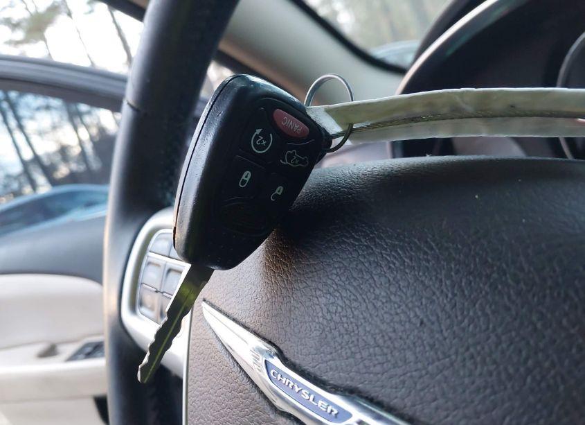 Photo 11 of 2013 Chrysler 200 LIMITED (VIN 1C3CCBCG9DN503371)