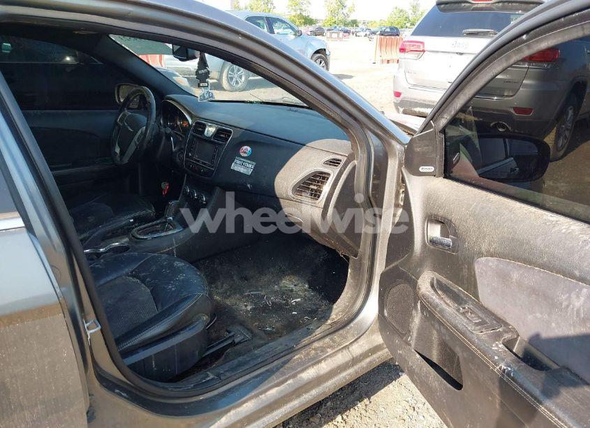 Photo 5 of 2013 Chrysler 200 LIMITED (VIN 1C3CCBCG9DN520557)