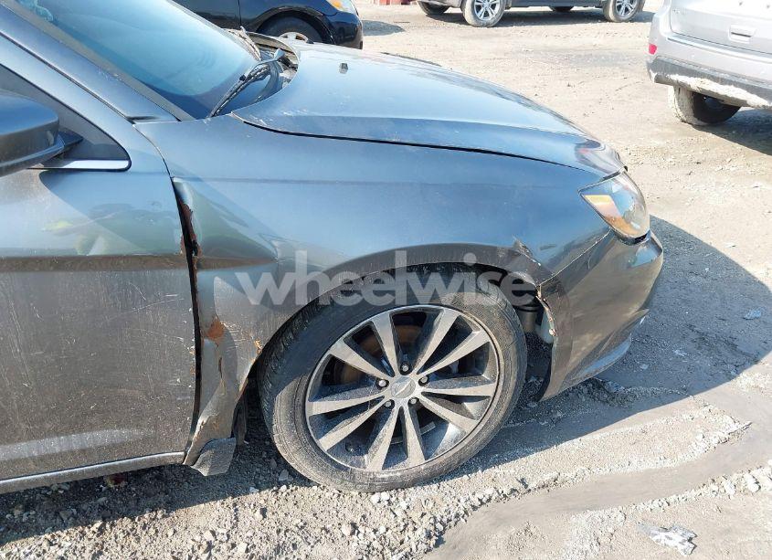 Photo 6 of 2013 Chrysler 200 LIMITED (VIN 1C3CCBCG9DN520557)