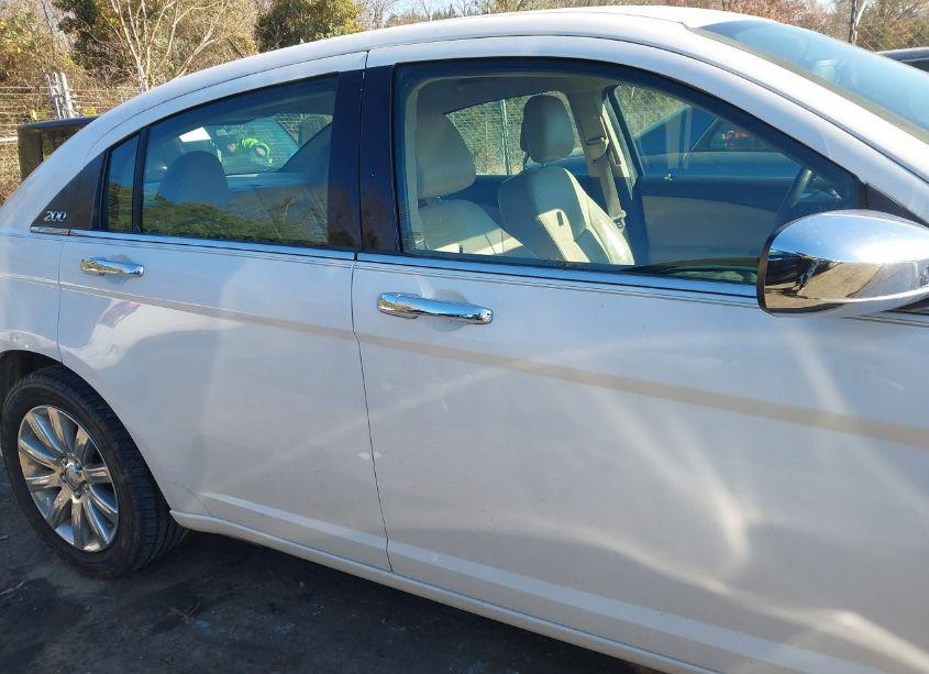 Photo 13 of 2013 Chrysler 200 LIMITED (VIN 1C3CCBCG9DN569225)