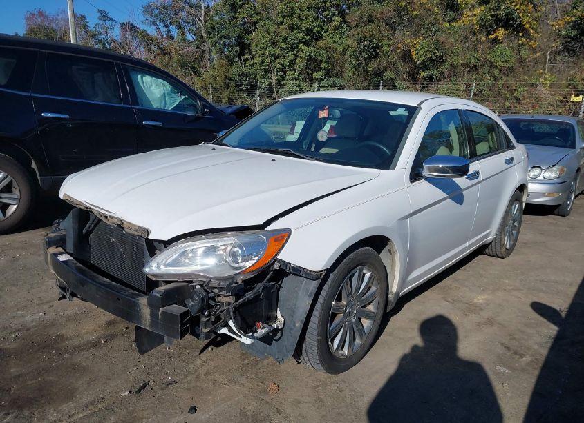 Photo 2 of 2013 Chrysler 200 LIMITED (VIN 1C3CCBCG9DN569225)