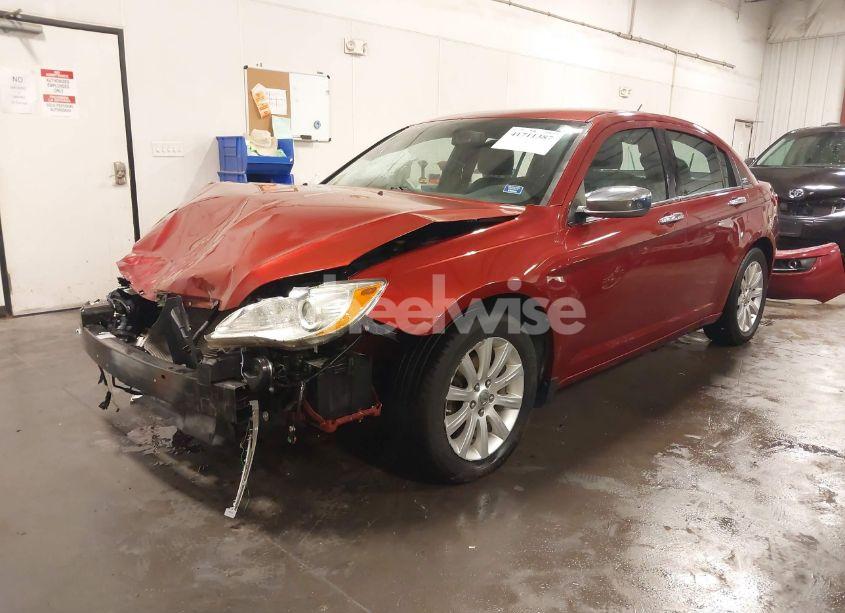 Photo 2 of 2013 Chrysler 200 LIMITED (VIN 1C3CCBCG9DN569256)