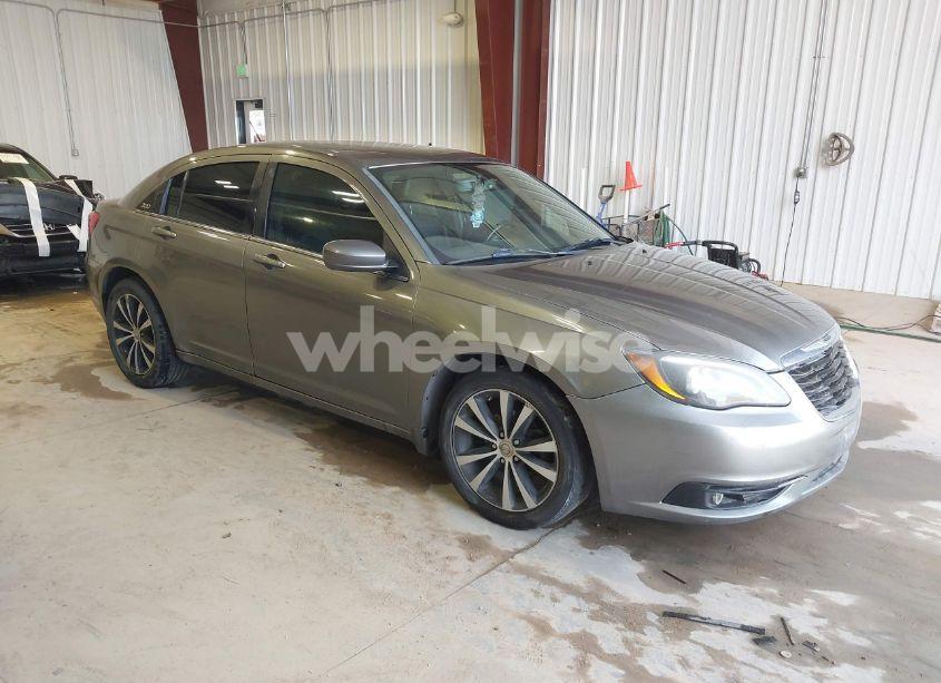 2013 Chrysler 200 LIMITED (VIN 1C3CCBCG9DN701934) main photo