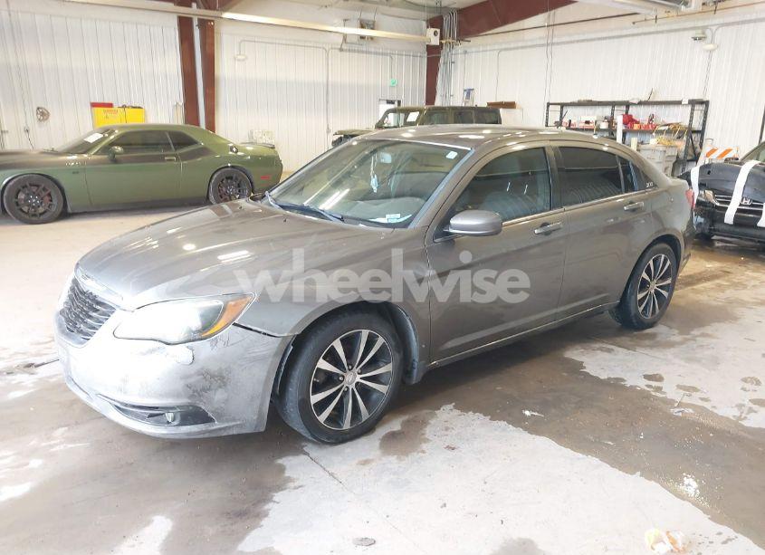 Photo 2 of 2013 Chrysler 200 LIMITED (VIN 1C3CCBCG9DN701934)