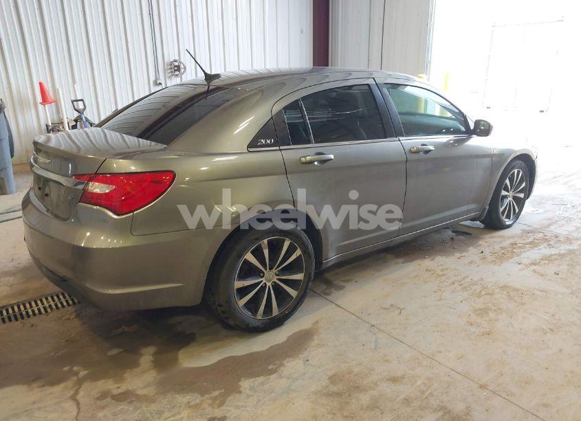 Photo 4 of 2013 Chrysler 200 LIMITED (VIN 1C3CCBCG9DN701934)