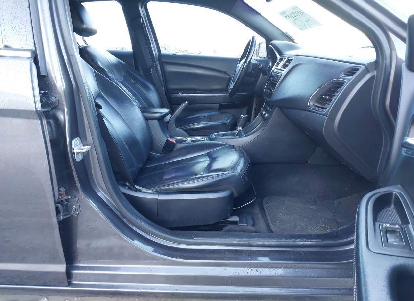 Photo 5 of 2014 Chrysler 200 LIMITED (VIN 1C3CCBCG9EN176987)