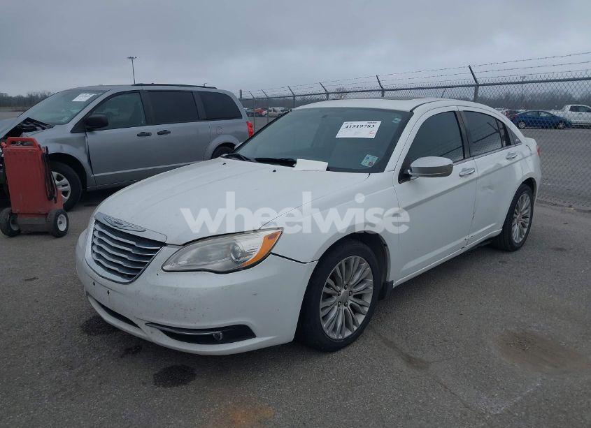 Photo 2 of 2012 Chrysler 200 LIMITED (VIN 1C3CCBCGXCN284662)