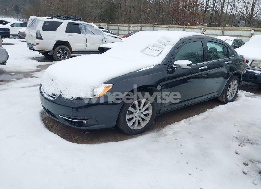 Photo 2 of 2013 Chrysler 200 LIMITED (VIN 1C3CCBCGXDN514847)