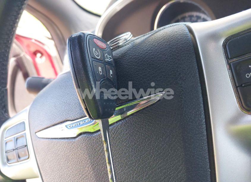 Photo 11 of 2013 Chrysler 200 LIMITED (VIN 1C3CCBCGXDN528375)