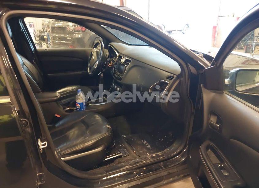 Photo 5 of 2013 Chrysler 200 LIMITED (VIN 1C3CCBCGXDN555365)