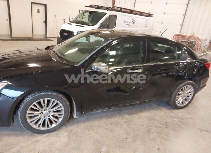 Photo 6 of 2013 Chrysler 200 LIMITED (VIN 1C3CCBCGXDN555365)