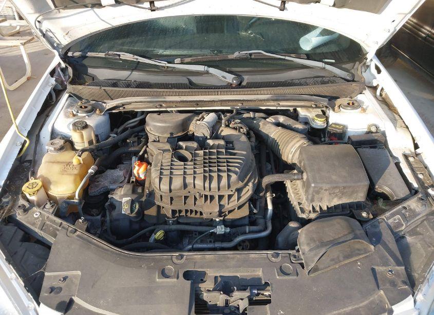 Photo 10 of 2013 Chrysler 200 LIMITED (VIN 1C3CCBCGXDN573347)